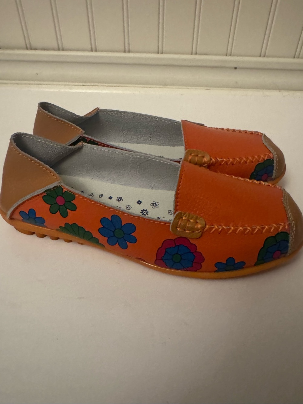 Vintage Style Boho Orange Leather Floral Print Slip On Flats Size 7.5 US 38 Euro